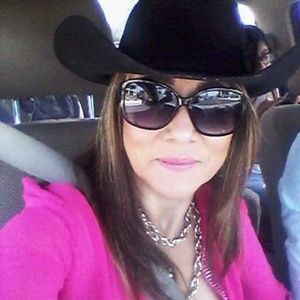 Meet your Posher, Esperanza